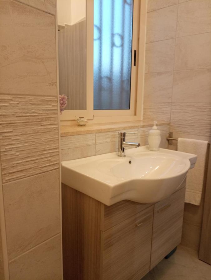 La Dimora Degli Dei Apartment Bari Bagian luar foto