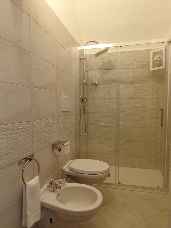 La Dimora Degli Dei Apartment Bari Bagian luar foto